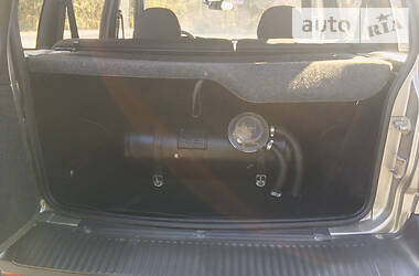 Позашляховик / Кросовер Chevrolet Niva 2011 в 