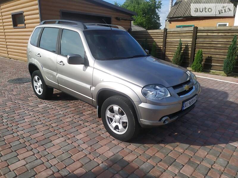 Внедорожник / Кроссовер Chevrolet Niva 2011 в Коростене
