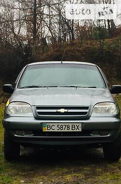 Внедорожник / Кроссовер Chevrolet Niva 2006 в 