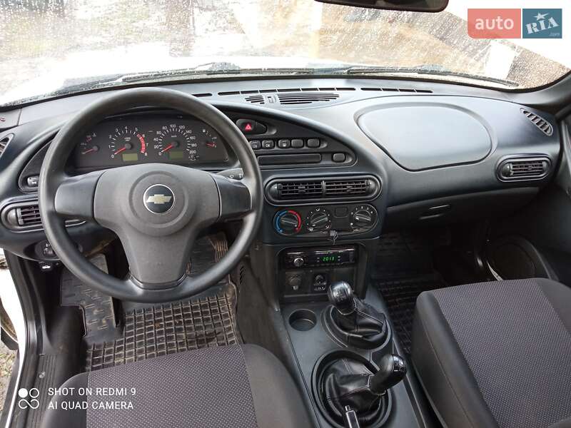 Позашляховик / Кросовер Chevrolet Niva 2015 в Срібному