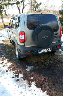 Внедорожник / Кроссовер Chevrolet Niva 2012 в Снятине