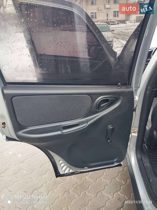 Позашляховик / Кросовер Chevrolet Niva 2015 в Тростянці