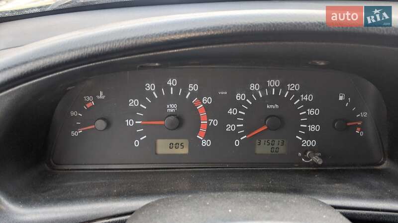 Внедорожник / Кроссовер Chevrolet Niva 2004 в Краснокутске