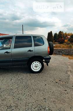 Позашляховик / Кросовер Chevrolet Niva 2004 в Василькові