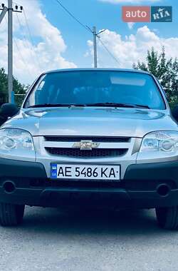 Внедорожник / Кроссовер Chevrolet Niva 2011 в Новомосковске
