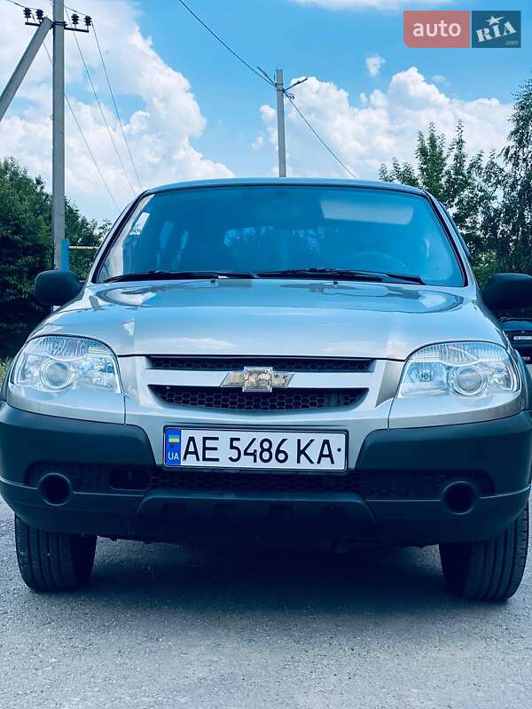 Позашляховик / Кросовер Chevrolet Niva 2011 в Новомосковську