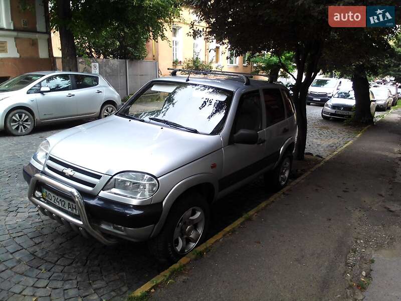 Позашляховик / Кросовер Chevrolet Niva 2004 в Ужгороді