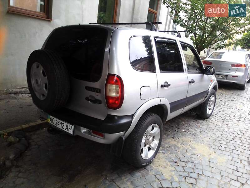 Позашляховик / Кросовер Chevrolet Niva 2004 в Ужгороді