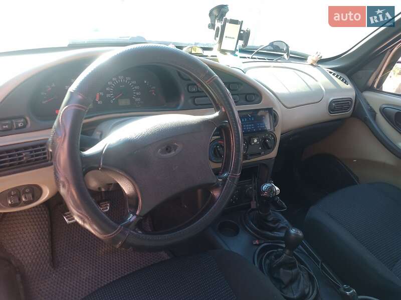 Позашляховик / Кросовер Chevrolet Niva 2005 в Львові