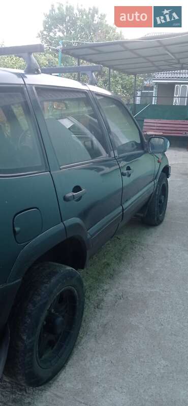 Внедорожник / Кроссовер Chevrolet Niva 2004 в Кривом Озере