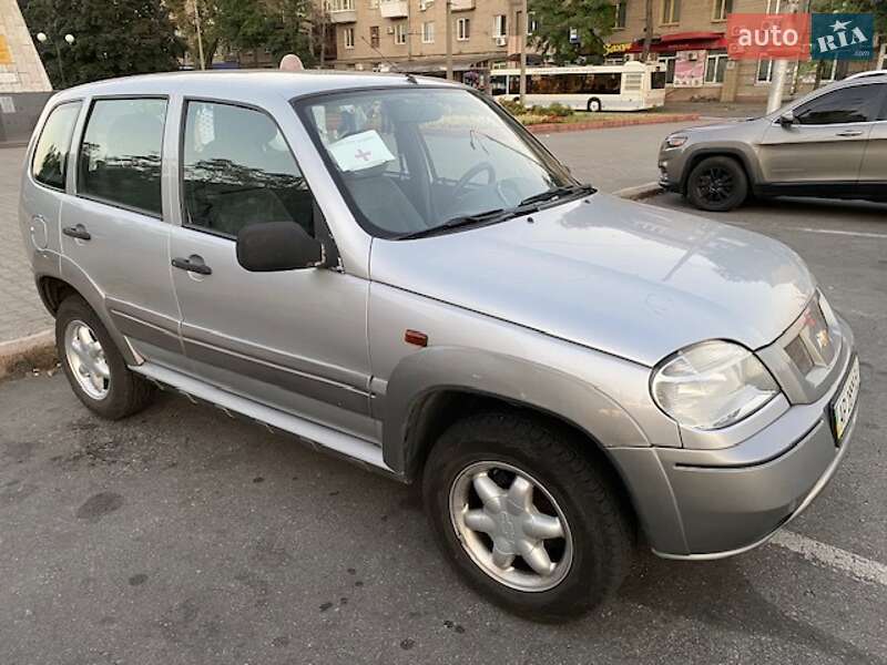 Внедорожник / Кроссовер Chevrolet Niva 2004 в Запорожье