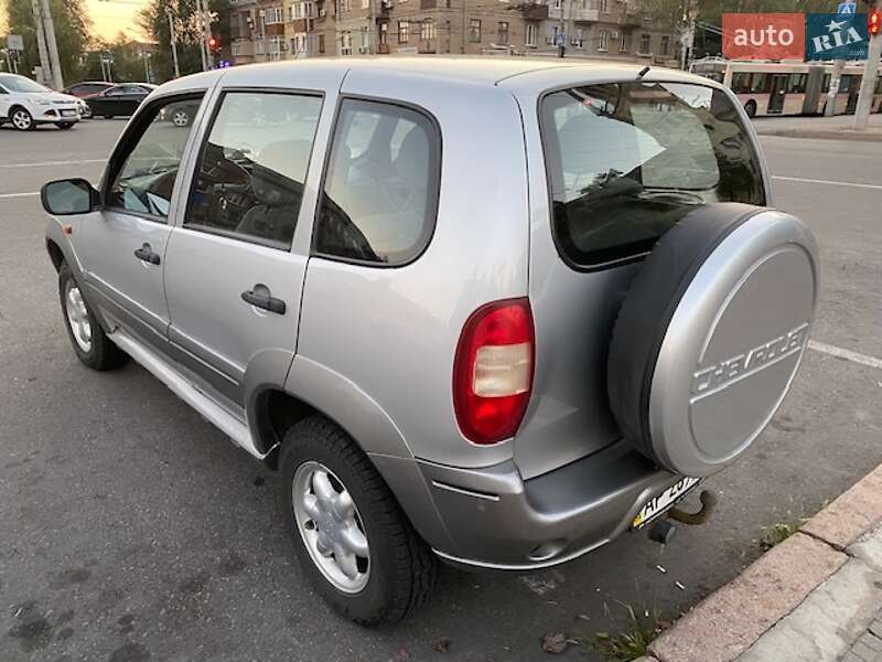 Внедорожник / Кроссовер Chevrolet Niva 2004 в Запорожье
