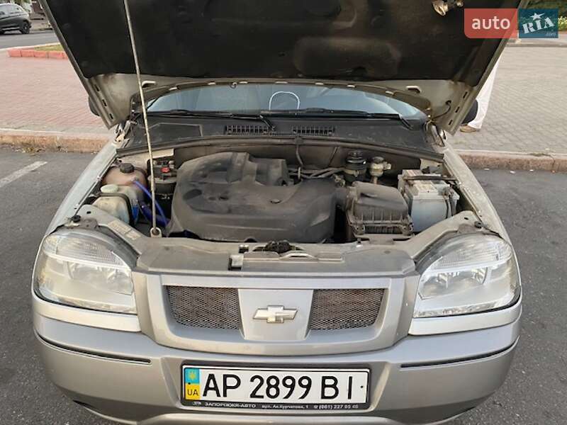 Внедорожник / Кроссовер Chevrolet Niva 2004 в Запорожье