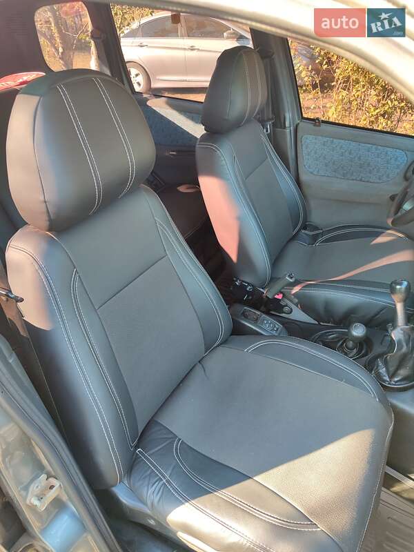 Внедорожник / Кроссовер Chevrolet Niva 2004 в Запорожье