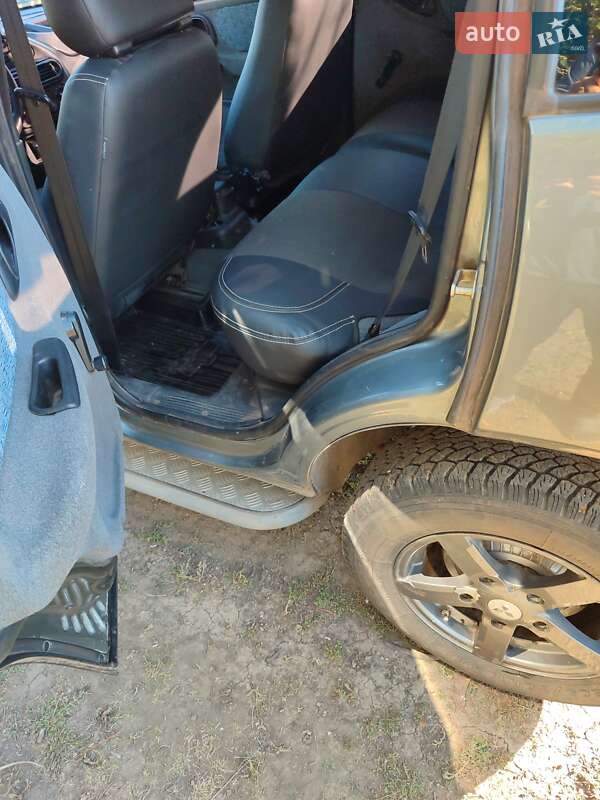 Внедорожник / Кроссовер Chevrolet Niva 2004 в Запорожье