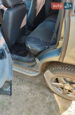 Внедорожник / Кроссовер Chevrolet Niva 2004 в 