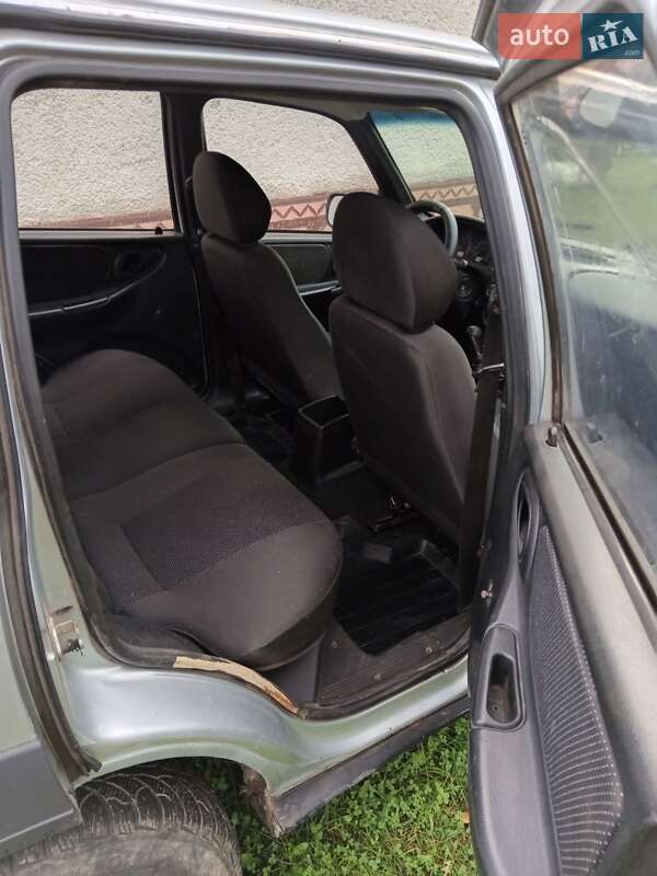 Позашляховик / Кросовер Chevrolet Niva 2011 в Тячеві