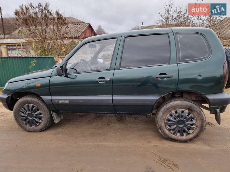 Позашляховик / Кросовер Chevrolet Niva 2004 в Врадіївці