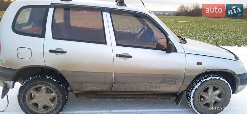 Позашляховик / Кросовер Chevrolet Niva 2005 в Дунаївцях