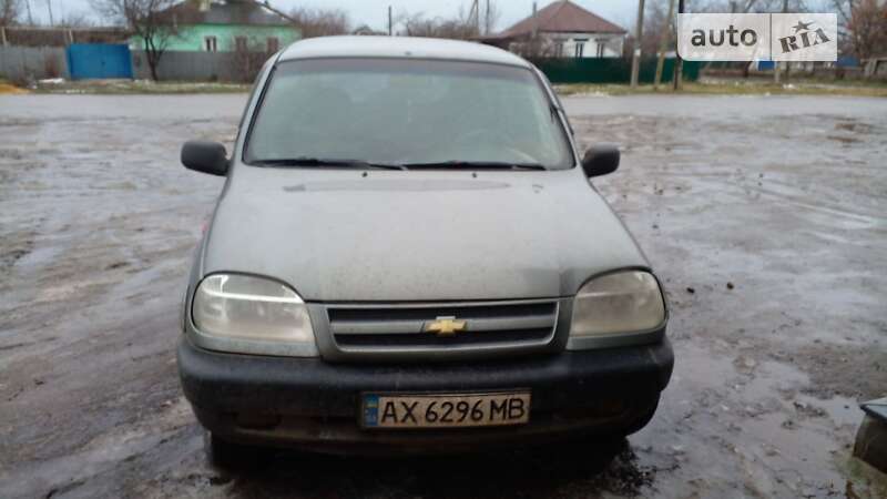 Внедорожник / Кроссовер Chevrolet Niva 2004 в Шевченкове