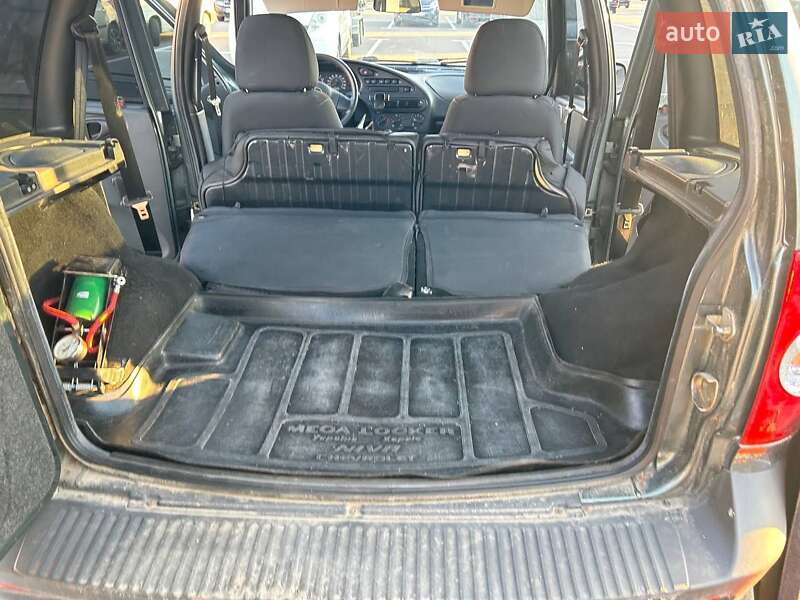 Позашляховик / Кросовер Chevrolet Niva 2013 в Львові