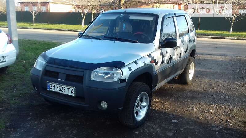 Внедорожник / Кроссовер Chevrolet Niva 2005 в Подольске