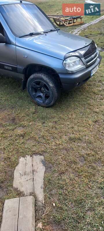 Позашляховик / Кросовер Chevrolet Niva 2004 в Коломиї