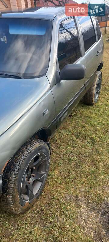 Позашляховик / Кросовер Chevrolet Niva 2004 в Коломиї
