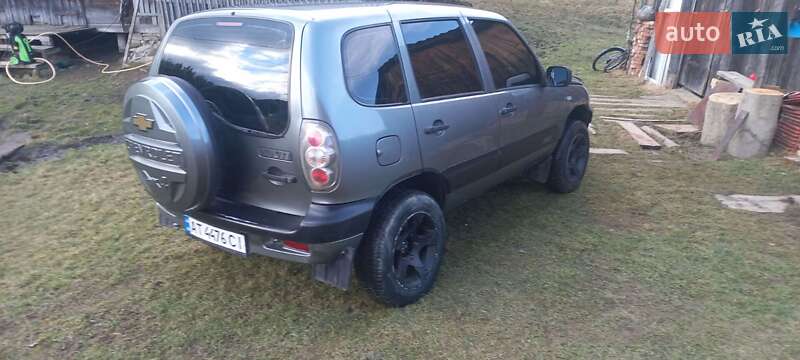 Позашляховик / Кросовер Chevrolet Niva 2004 в Коломиї