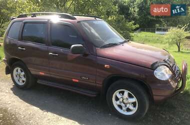 Внедорожник / Кроссовер Chevrolet Niva 2005 в Тальном