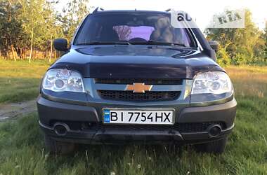 Внедорожник / Кроссовер Chevrolet Niva 2013 в Ромнах