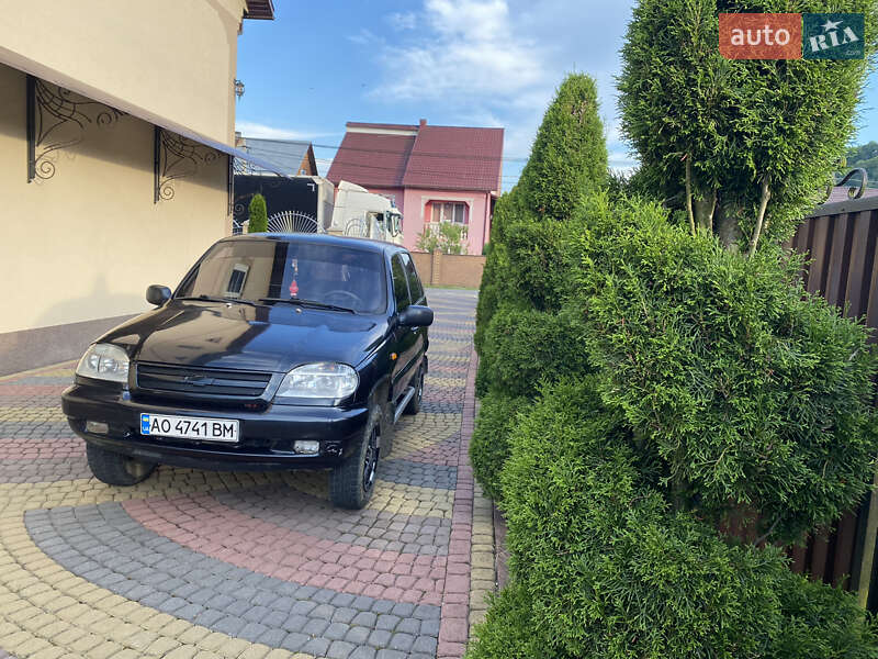Позашляховик / Кросовер Chevrolet Niva 2006 в Тячеві
