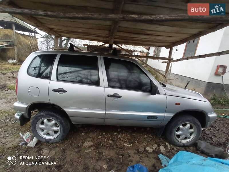 Chevrolet Niva 2004