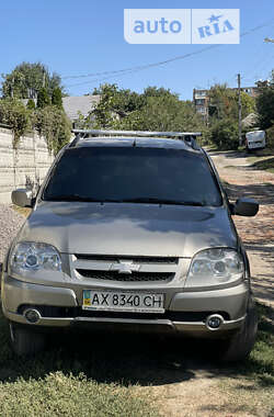 Внедорожник / Кроссовер Chevrolet Niva 2010 в Харькове