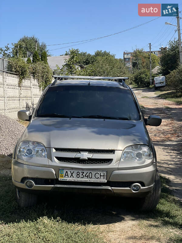 Внедорожник / Кроссовер Chevrolet Niva 2010 в Харькове