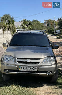 Внедорожник / Кроссовер Chevrolet Niva 2010 в Харькове