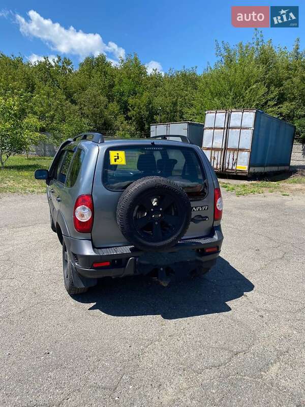 Внедорожник / Кроссовер Chevrolet Niva 2016 в Городище