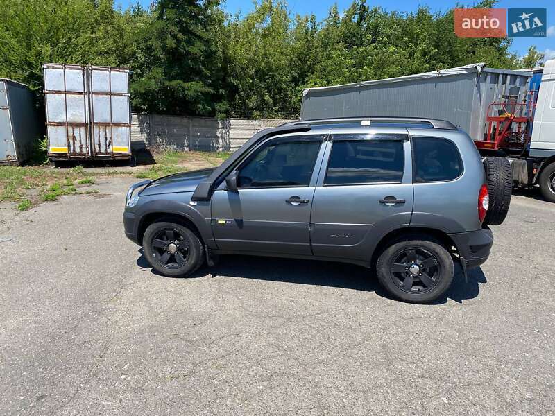 Внедорожник / Кроссовер Chevrolet Niva 2016 в Городище