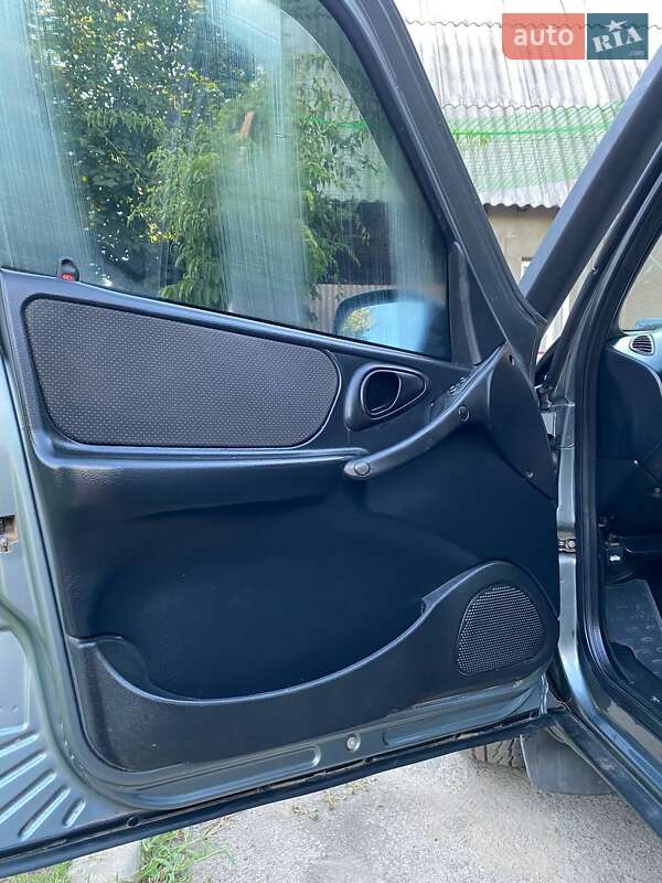 Внедорожник / Кроссовер Chevrolet Niva 2016 в Городище