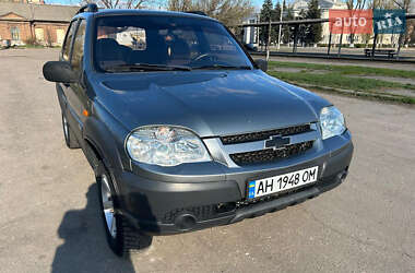 Внедорожник / Кроссовер Chevrolet Niva 2010 в Славянске