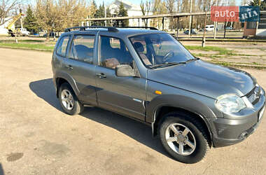 Внедорожник / Кроссовер Chevrolet Niva 2010 в Славянске