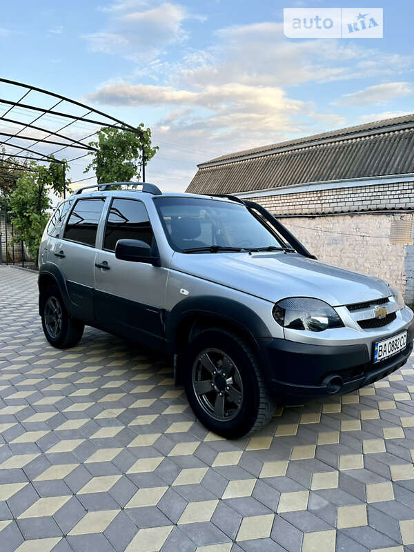 Внедорожник / Кроссовер Chevrolet Niva 2019 в Голованевске