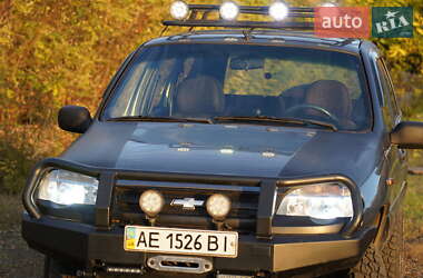 Внедорожник / Кроссовер Chevrolet Niva 2006 в 