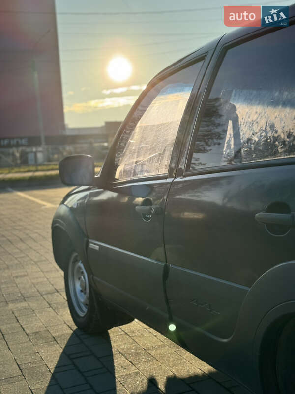 Внедорожник / Кроссовер Chevrolet Niva 2013 в Летичеве