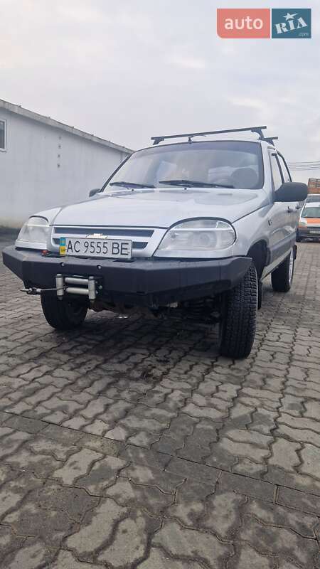 Позашляховик / Кросовер Chevrolet Niva 2004 в Нововолинську