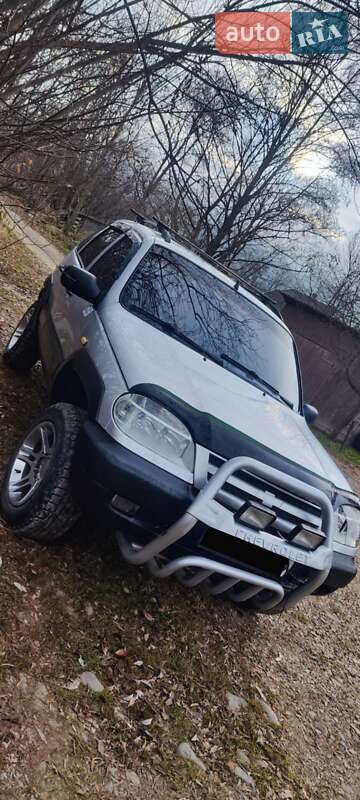 Chevrolet Niva 2004