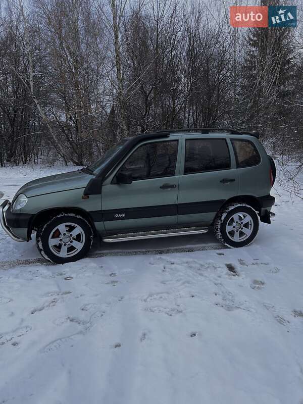 Внедорожник / Кроссовер Chevrolet Niva 2008 в Звягеле