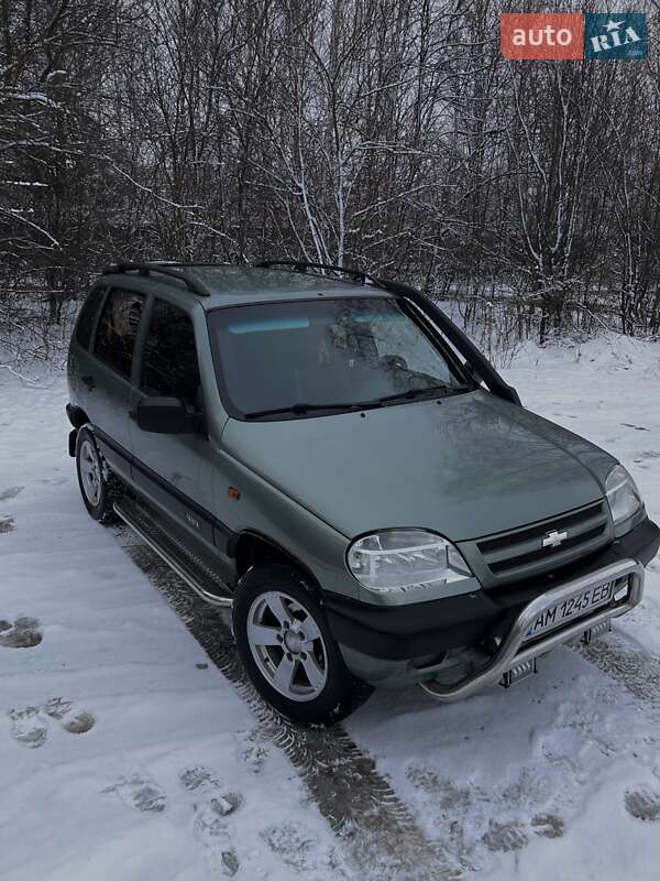 Внедорожник / Кроссовер Chevrolet Niva 2008 в Звягеле
