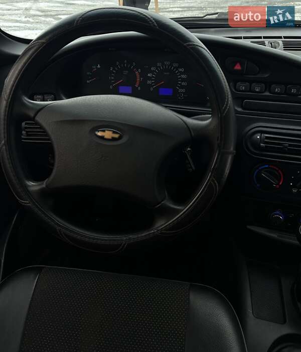 Внедорожник / Кроссовер Chevrolet Niva 2008 в Звягеле