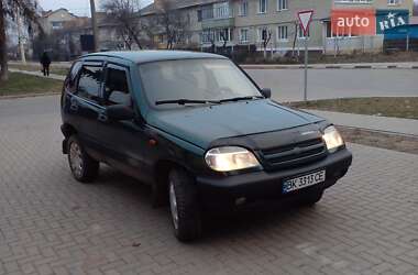 Внедорожник / Кроссовер Chevrolet Niva 2005 в Ровно